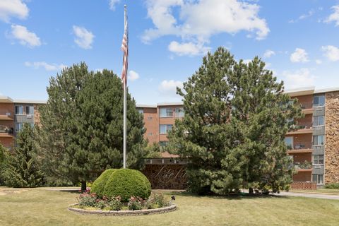 Tiny photo for 16 E Old Willow Road #202S, Prospect Heights, IL 60070 (MLS # 12455205)