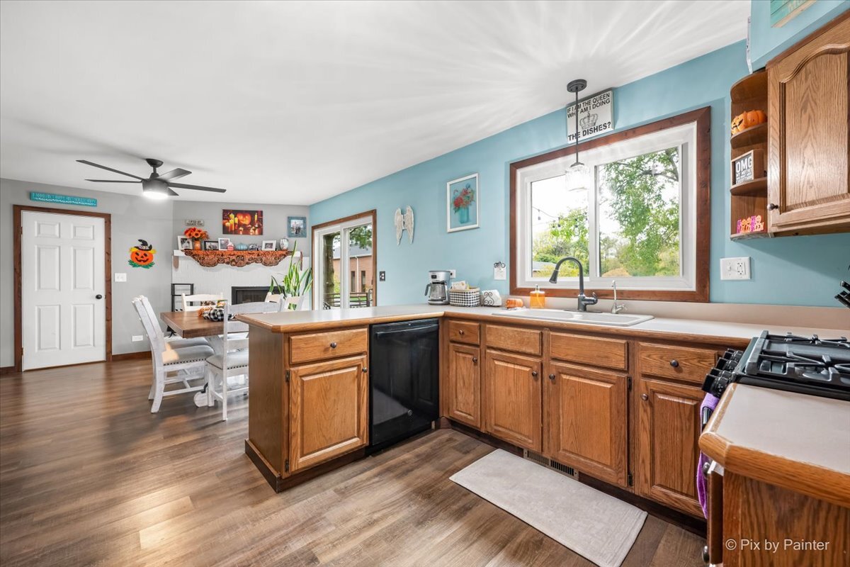 Woodstock, Illinois 60098, United States, 3 Bedrooms Bedrooms, ,3 BathroomsBathrooms,Residential,Active,244197