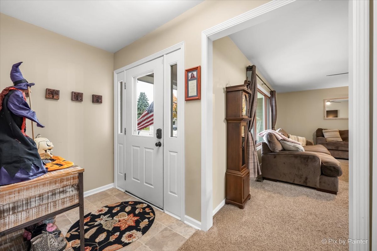 Woodstock, Illinois 60098, United States, 3 Bedrooms Bedrooms, ,3 BathroomsBathrooms,Residential,Active,244197