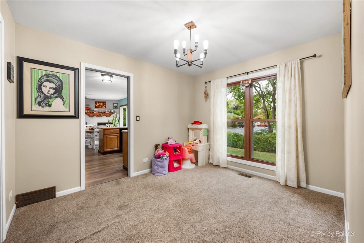 Woodstock, Illinois 60098, United States, 3 Bedrooms Bedrooms, ,3 BathroomsBathrooms,Residential,Active,244197