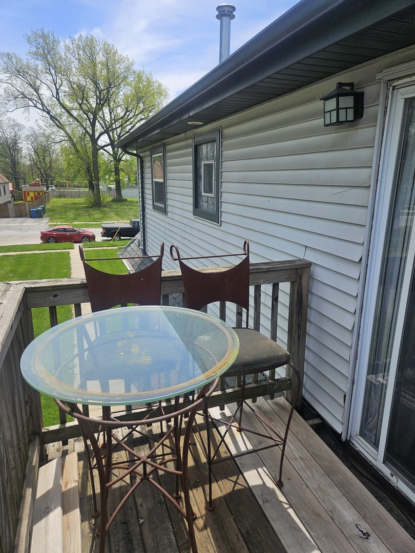 526 E 154th Place