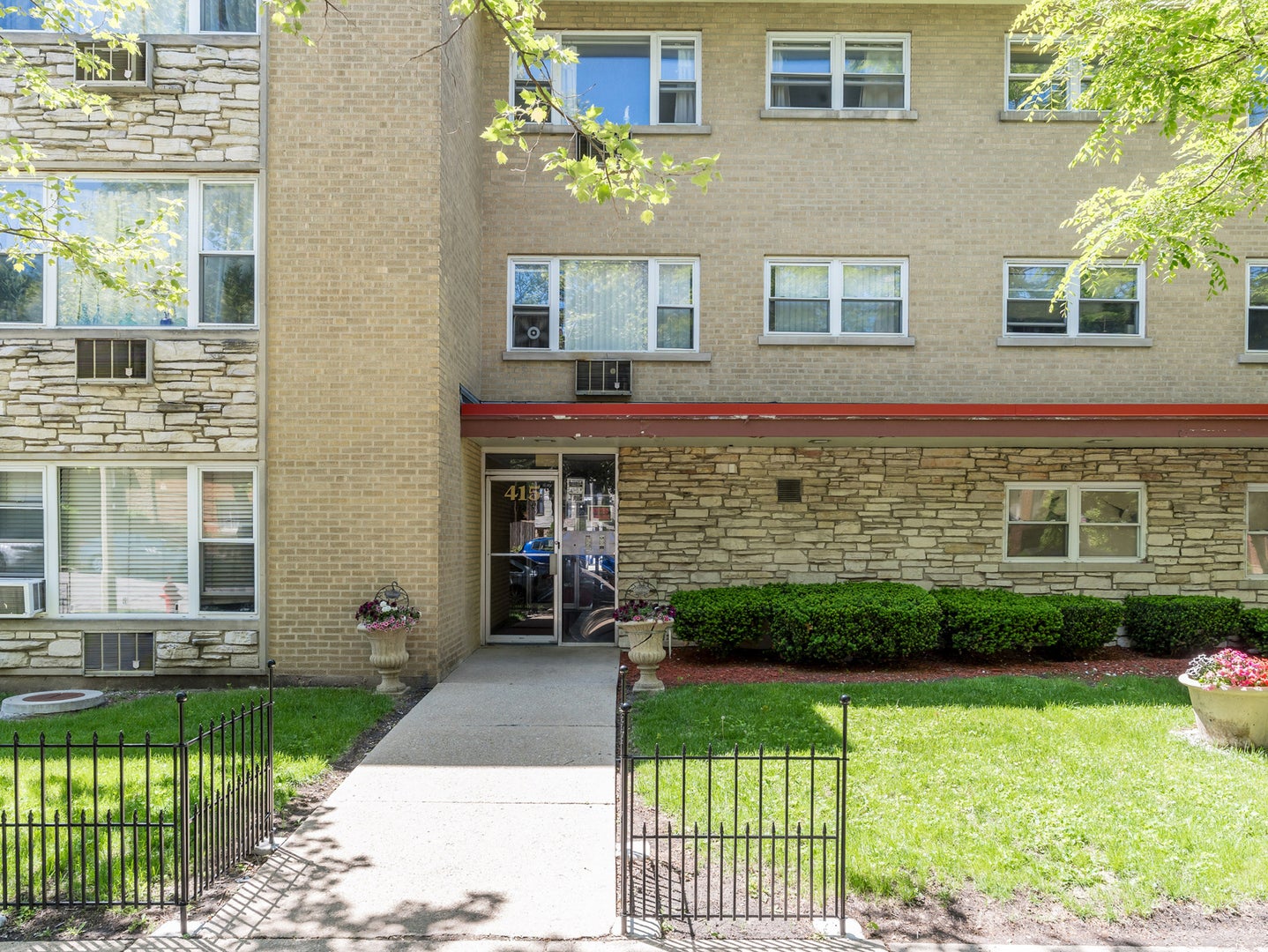 415 S Maple Avenue 202