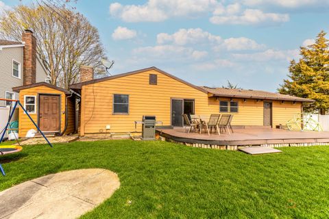 Tiny photo for 521 Castlewood Lane, Buffalo Grove, IL 60089 (MLS # 12610814)