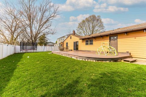 Tiny photo for 521 Castlewood Lane, Buffalo Grove, IL 60089 (MLS # 12610814)