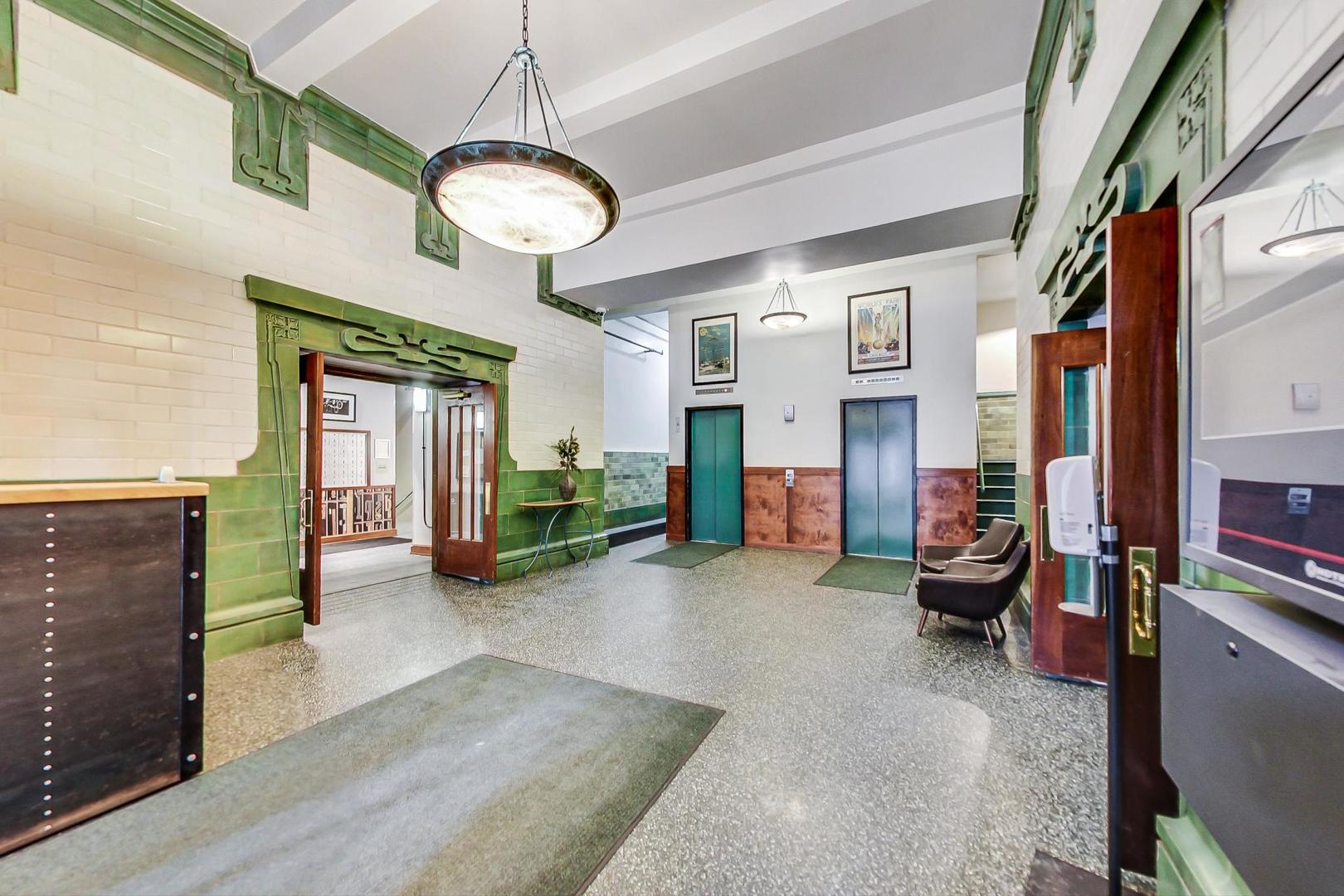 732 S Financial Place 614