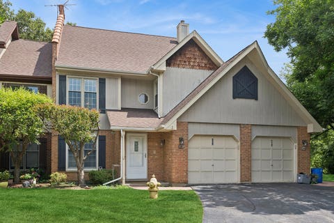 Photo of 602 Country Lane, Des Plaines, IL 60016 (MLS # 12710182)