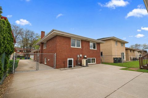 Tiny photo for 9021 S Francisco Avenue, Evergreen Park, IL 60805 (MLS # 12626205)