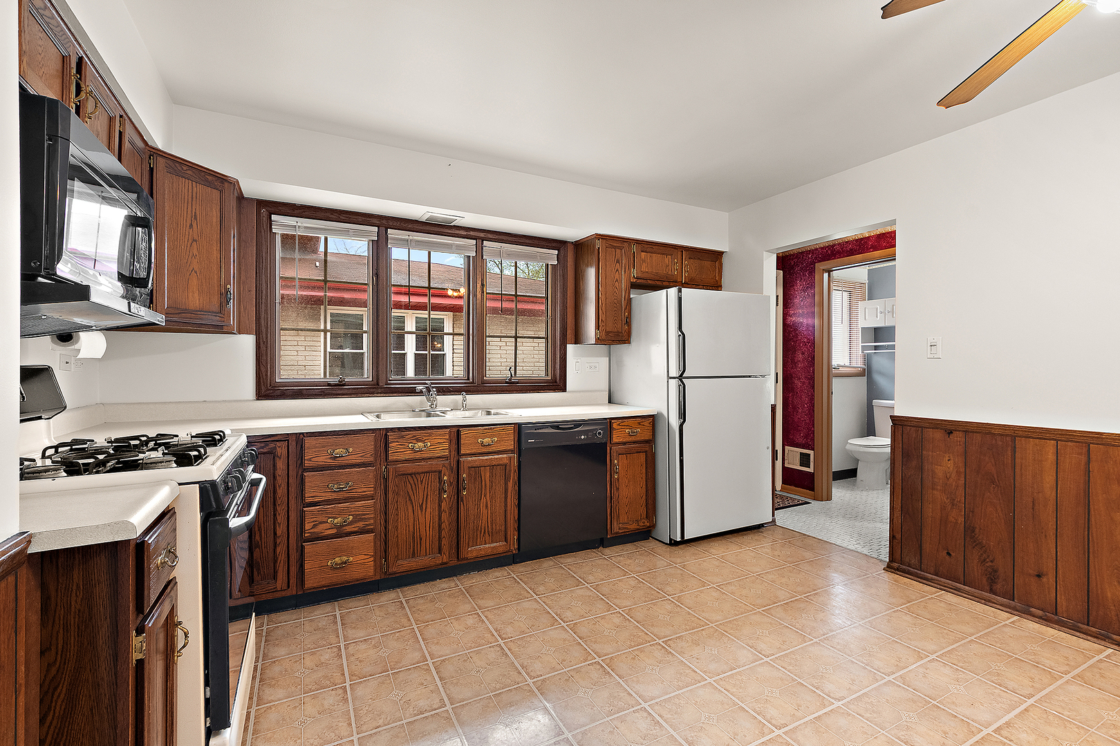 9021 S Francisco Avenue