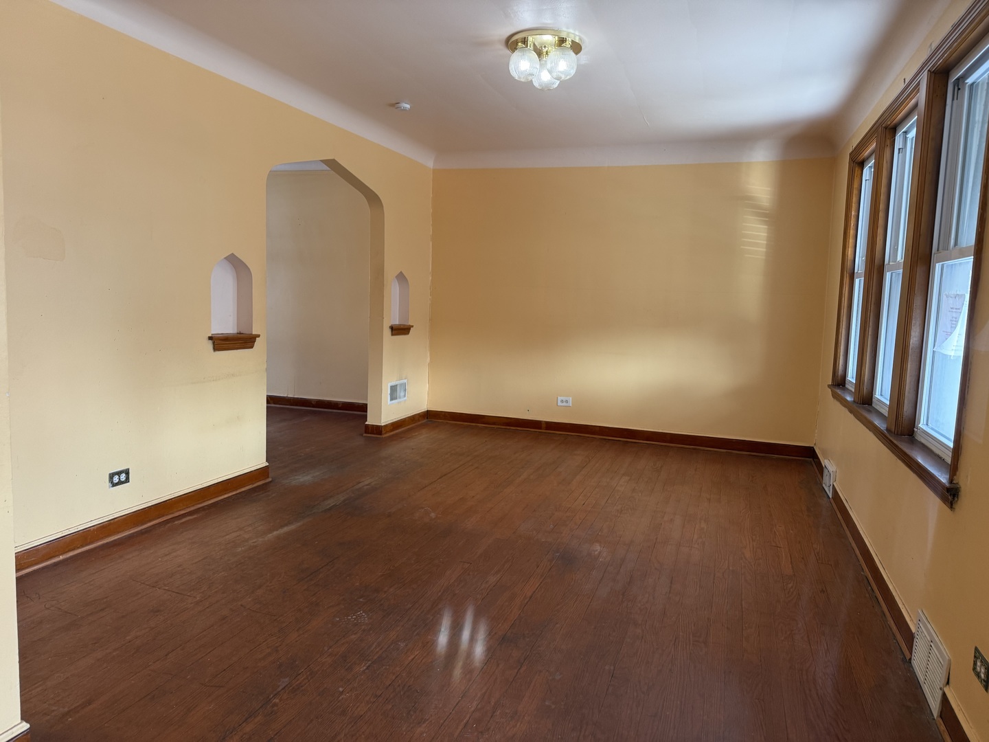 9134 S paxton Avenue