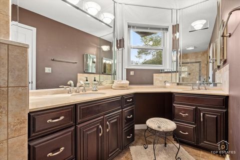 Tiny photo for 28 Ascot Circle, Schaumburg, IL 60194 (MLS # 12468418)