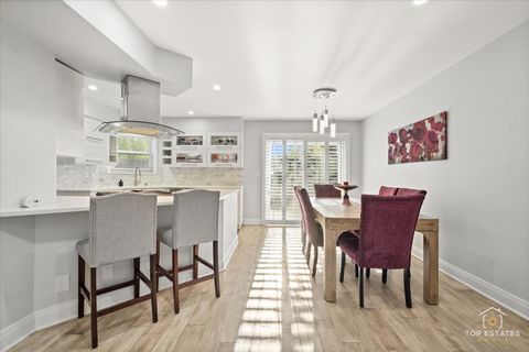 Tiny photo for 28 Ascot Circle, Schaumburg, IL 60194 (MLS # 12468418)