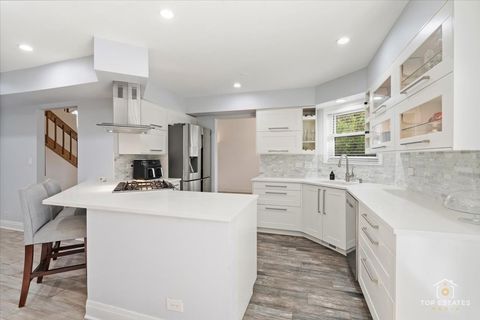 Tiny photo for 28 Ascot Circle, Schaumburg, IL 60194 (MLS # 12468418)
