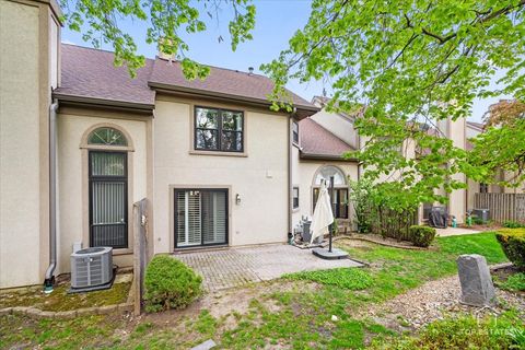 Tiny photo for 28 Ascot Circle, Schaumburg, IL 60194 (MLS # 12468418)