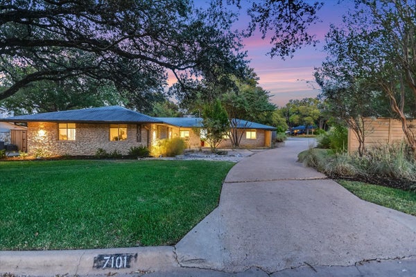 7101 SUNGATE DR, AUSTIN, TX 78731 - Image 06007dc109f2fbd43b334bd745a1700a/2730031274