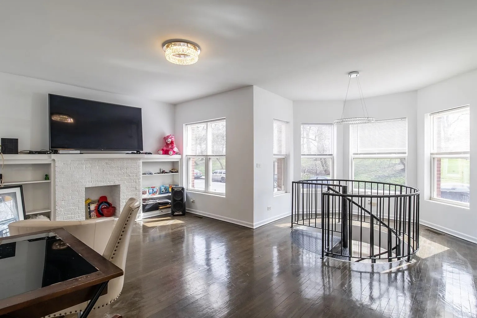 108-10 N Hamlin Avenue