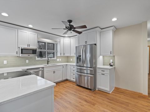 Tiny photo for 3125 Castlebury Place, Galesburg, IL 61401 (MLS # 12568044)