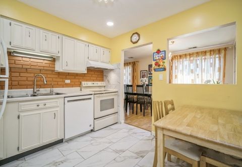 Tiny photo for 1500 Harbour Drive #2k, Wheeling, IL 60090 (MLS # 12457087)