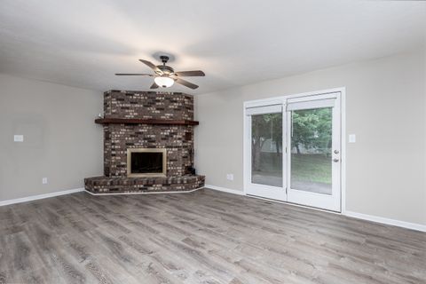 Tiny photo for 1001 4H Road, Ottawa, IL 61350 (MLS # 12477048)