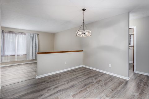 Tiny photo for 1001 4H Road, Ottawa, IL 61350 (MLS # 12477048)