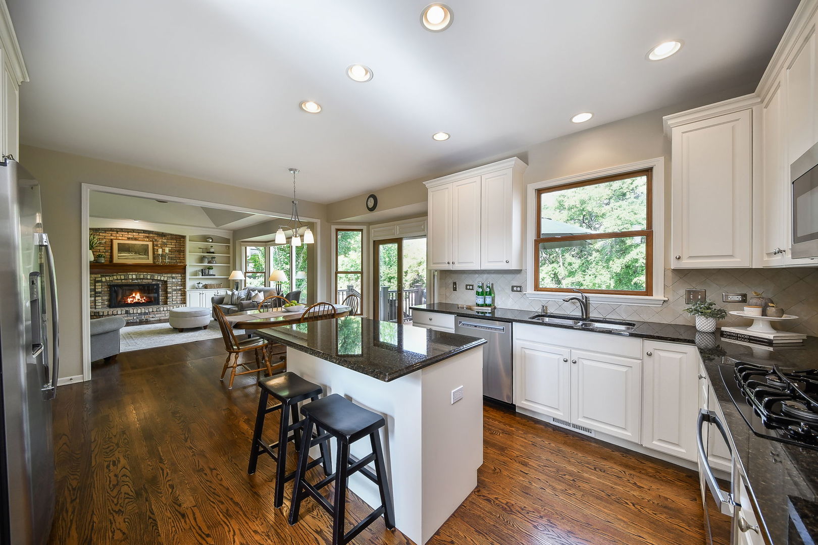 26W276 Thorngate Lane