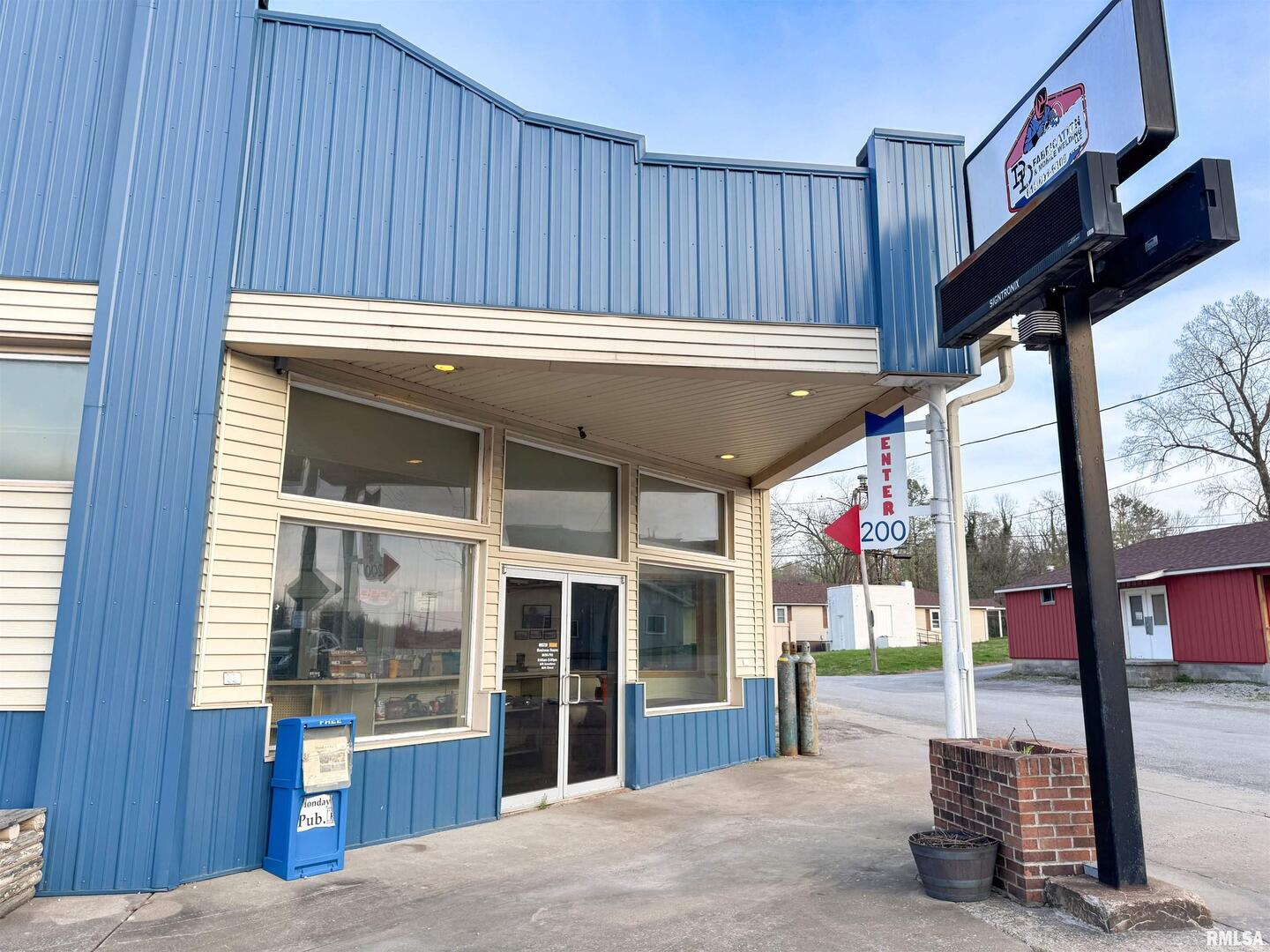 200 NE FRONT Street