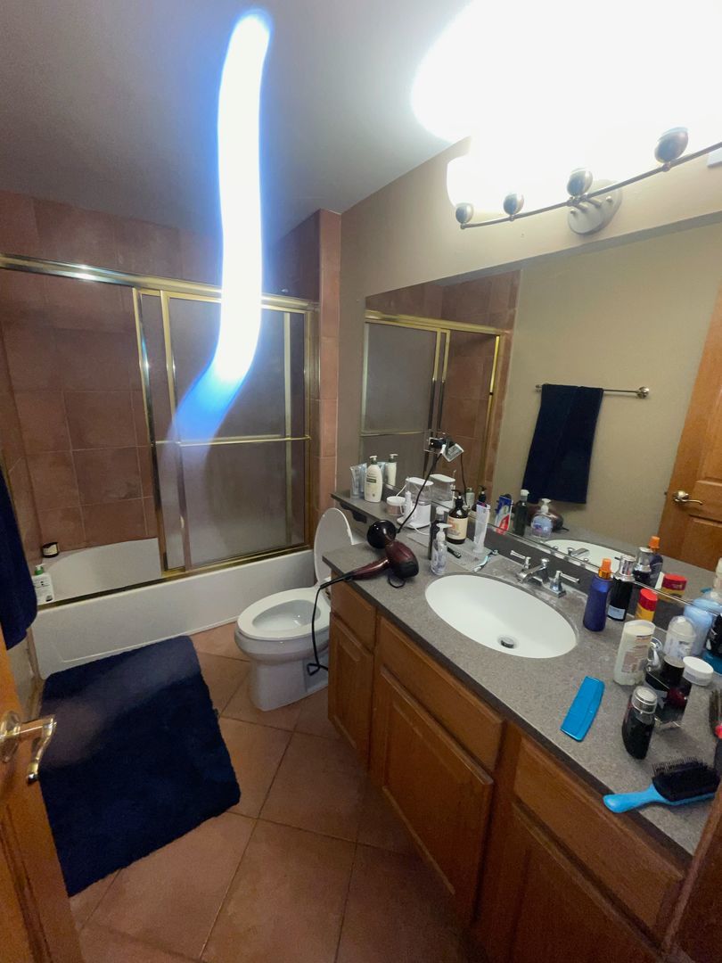 4180 N Marine Drive 1305