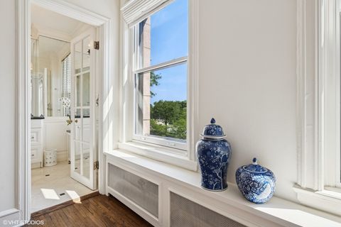 Tiny photo for 3500 N Lake Shore Drive #3C, Chicago, IL 60657 (MLS # 12437225)