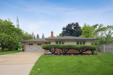 Tiny photo for 459 W Millers Road, Des Plaines, IL 60016 (MLS # 12681487)