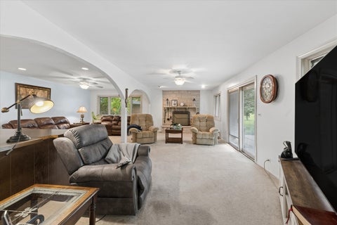 Tiny photo for 459 W Millers Road, Des Plaines, IL 60016 (MLS # 12681487)