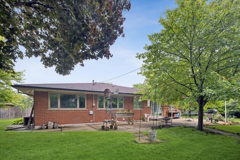 Tiny photo for 459 W Millers Road, Des Plaines, IL 60016 (MLS # 12681487)