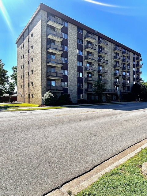 Photo of 850 Des Plaines Avenue #409, Forest Park, IL 60130 (MLS # 12699552)