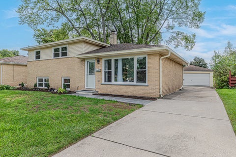 Photo of 1321 Marcy Lane, Wheeling, IL 60090 (MLS # 12768644)