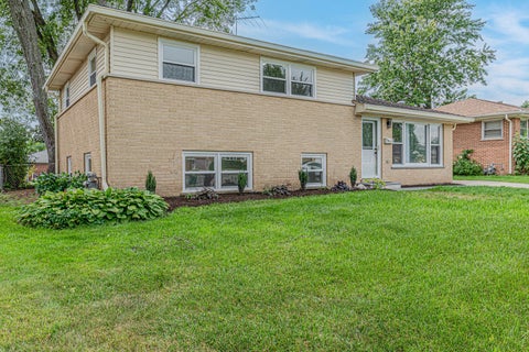 Tiny photo for 1321 Marcy Lane, Wheeling, IL 60090 (MLS # 12768644)