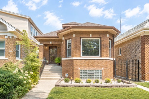 Photo of 5024 W Nelson Street, Chicago, IL 60641 (MLS # 12730177)