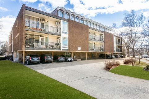 Photo of 6121 W Higgins Avenue #C2, Chicago, IL 60630 (MLS # 12580023)