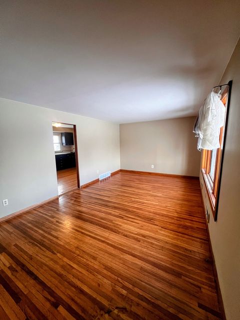 Tiny photo for 9 Cottonwood Street, Bloomington, IL 61701 (MLS # 12573284)