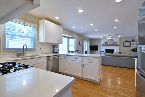 Tiny photo for 1350 W Barnwall Drive, Addison, IL 60101 (MLS # 12669409)