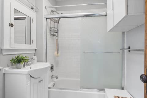 Tiny photo for 1162 S Ridgeland Avenue, Oak Park, IL 60304 (MLS # 12727510)