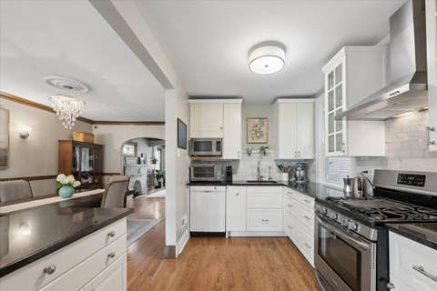 Tiny photo for 1162 S Ridgeland Avenue, Oak Park, IL 60304 (MLS # 12727510)