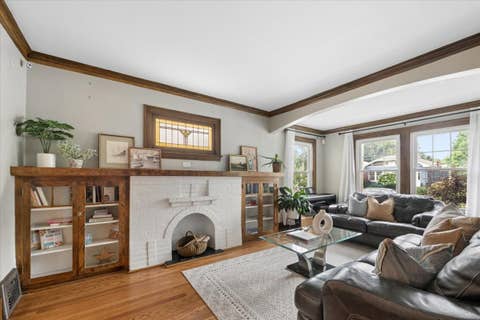 Tiny photo for 1162 S Ridgeland Avenue, Oak Park, IL 60304 (MLS # 12727510)
