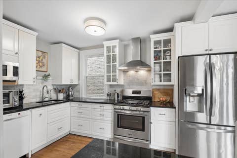 Tiny photo for 1162 S Ridgeland Avenue, Oak Park, IL 60304 (MLS # 12727510)