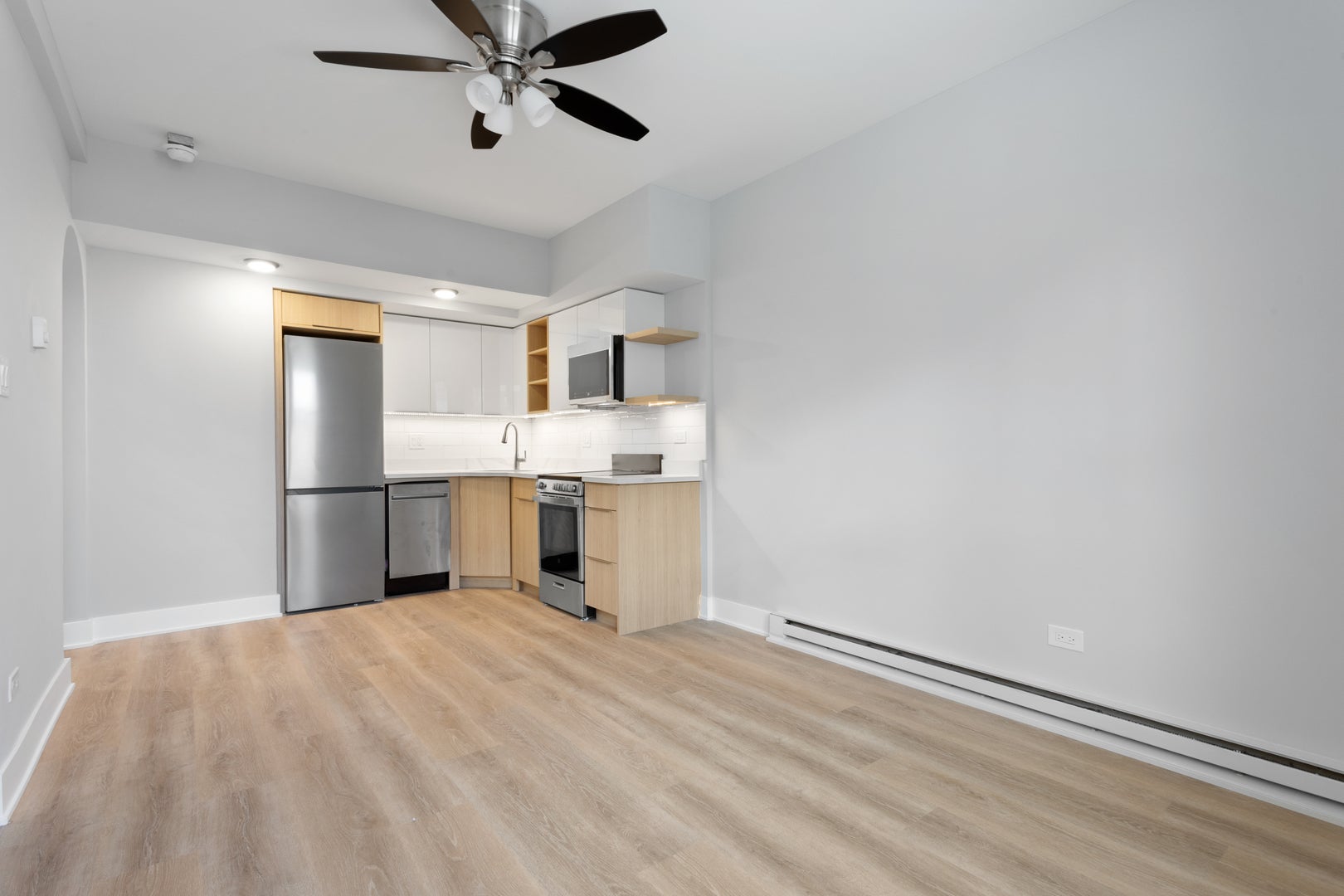 1634 W HOWARD Street 206