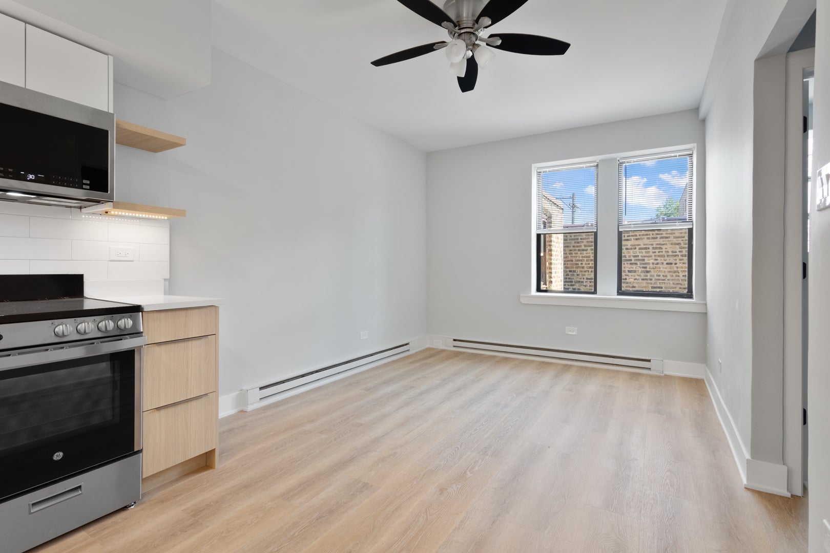 1634 W HOWARD Street 206