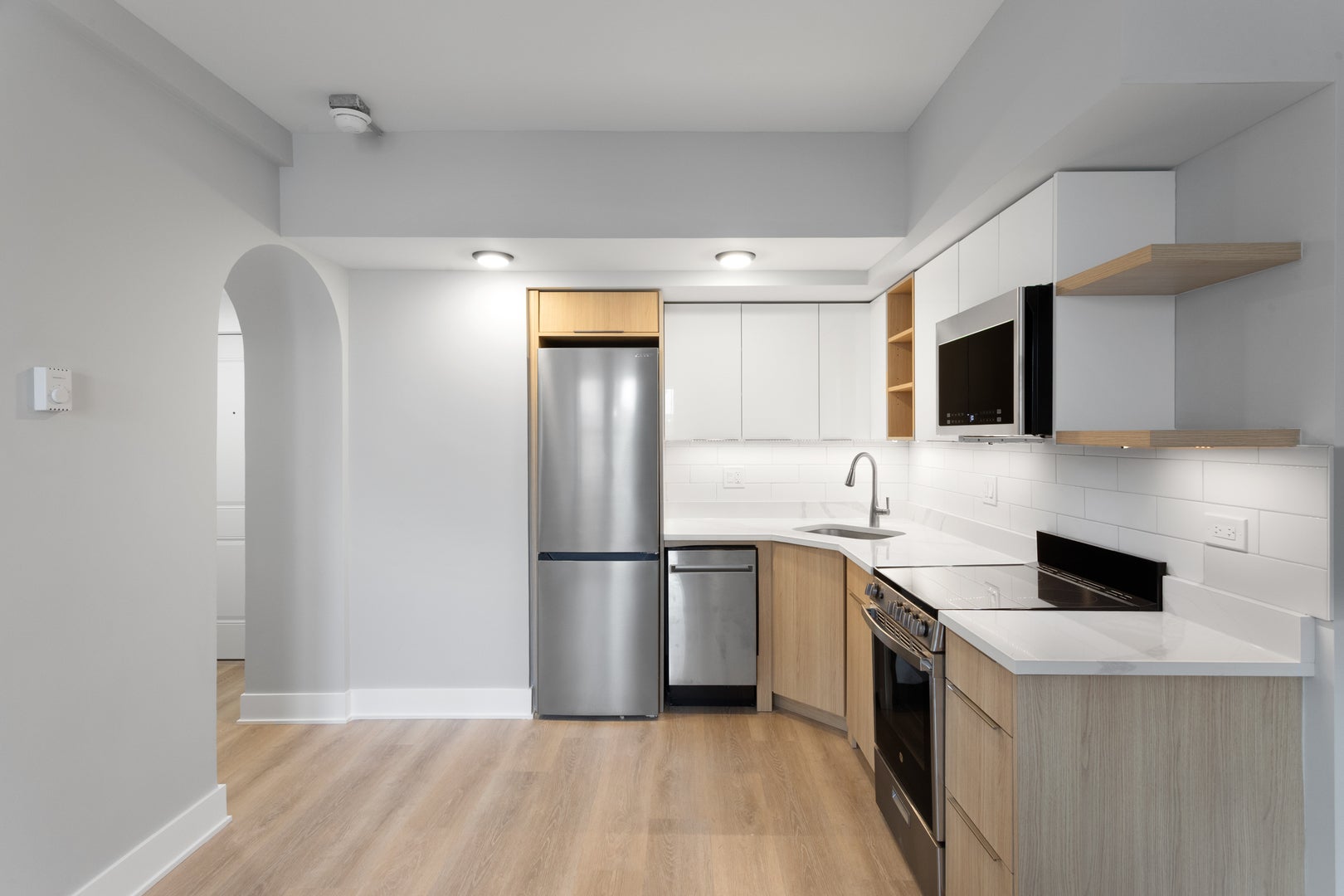 1634 W HOWARD Street 206