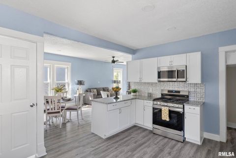 Tiny photo for 2410 18TH Avenue, Moline, IL 61265 (MLS # QC4269618)