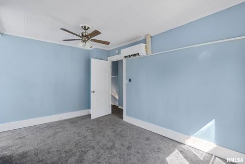 Tiny photo for 2410 18TH Avenue, Moline, IL 61265 (MLS # QC4269618)