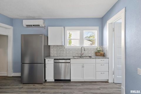 Tiny photo for 2410 18TH Avenue, Moline, IL 61265 (MLS # QC4269618)