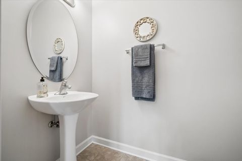 Tiny photo for 1158 Orangery Court, Carol Stream, IL 60188 (MLS # 12623562)