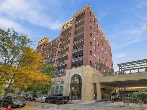 Photo of 811 W 15th Place #605, Chicago, IL 60608 (MLS # 12783896)