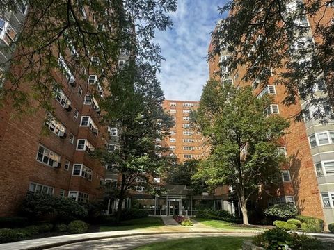 4960 N MARINE Drive 610 Chicago IL 60640